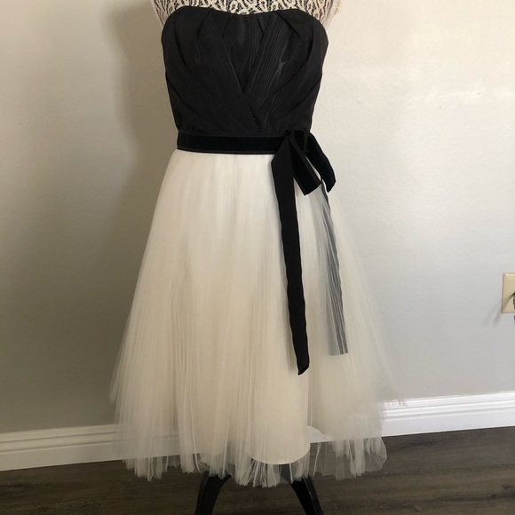 White House Black Market Dresses & Skirts - White House Black Market Strapless Dress Size 2